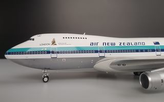 IF742NZ0119PA 1/200 AIR NEW ZEALAND BOEING 747-200 ZK-NZZ POLISHED WITH STAND