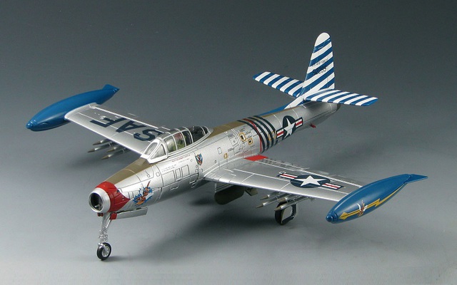 1/72 1952 F-84E Thunderjet