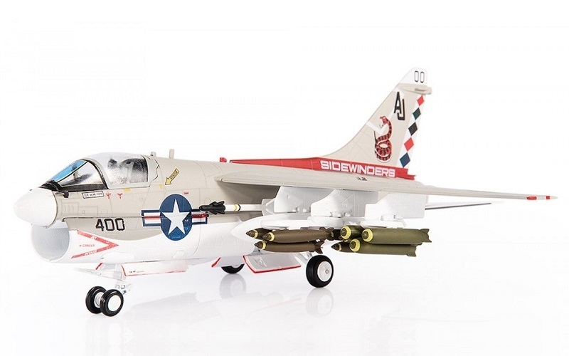 1/72 1973 A-7E Corsair II USN Sidewinders
